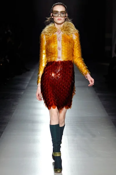 Look 32